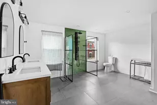 952 N 5th St, Philadelphia, PA 19123 - Photo 32
