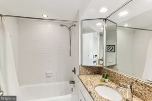 1326 Spruce St, Philadelphia, PA 19107 - Photo 12