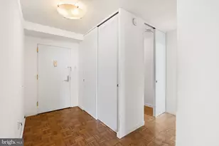 604 S Washington Square, Philadelphia, PA 19106 - Photo 2