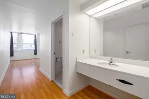1100 Vine St, Philadelphia, PA 19107 - Photo 10