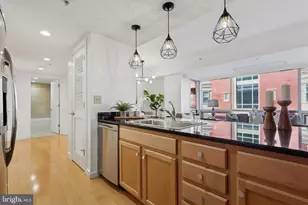 1034 Spruce St, Philadelphia, PA 19107 - Photo 8