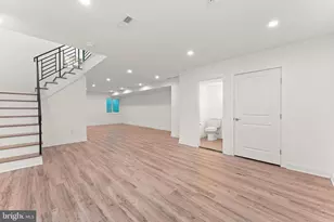 257 E Sharpnack St, Philadelphia, PA 19119 - Photo 16