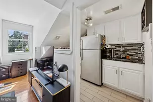 1021 Clinton St, Philadelphia, PA 19107 - Photo 8