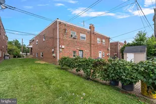 2162 Strahle St, Philadelphia, PA 19152 - Photo 2