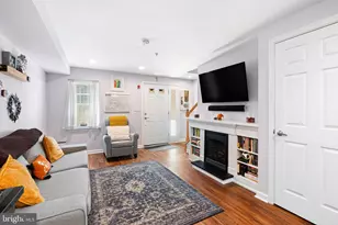 1027 N 4th St, Philadelphia, PA 19123 - Photo 2