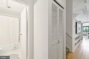 2429 Locust St, Philadelphia, PA 19103 - Photo 16