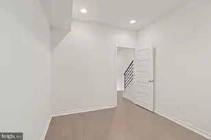 2544 S 2nd St, Philadelphia, PA 19148 - Photo 16