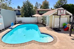 308 Chandler St, Philadelphia, PA 19111 - Photo 28