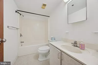 2201 Cherry Street #204, Philadelphia, PA 19103 - Photo 12