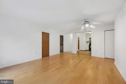 2201 Cherry Street #204, Philadelphia, PA 19103 - Photo 6