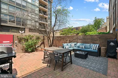 528 Manning Walk #7, Philadelphia, PA 19106 - Photo 2