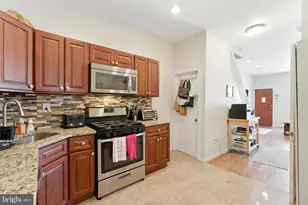 314 Gladstone St, Philadelphia, PA 19148 - Photo 10