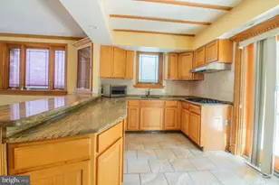 302 Crest Park Rd, Philadelphia, PA 19119 - Photo 10