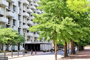 604 S Washington Square, Philadelphia, PA 19106 - Photo 1