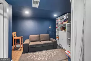 909 Glenroy Rd, Philadelphia, PA 19128 - Photo 12