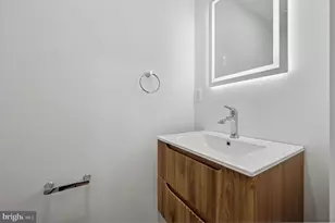 2334 S Warnock St, Philadelphia, PA 19148 - Photo 8