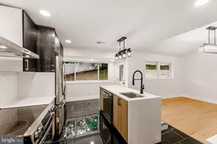 7101 N Mt Pleasant Pl, Philadelphia, PA 19119 - Photo 12