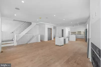 652 Fairmount Avenue, Philadelphia, PA 19123 - Photo 2