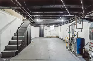 1915 W Airdrie St, Philadelphia, PA 19140 - Photo 24