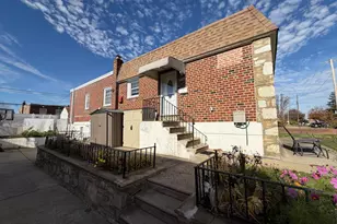 2018 Greymont St, Philadelphia, PA 19116 - Photo 2