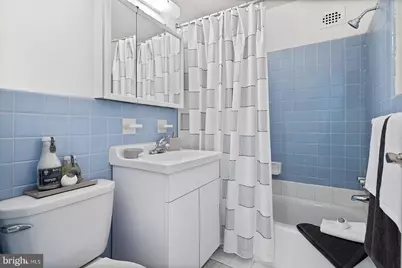 2201 Pennsylvania Ave #406, Philadelphia, PA 19130 - Photo 16