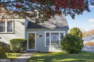 838 Clyde Ln, Philadelphia, PA 19128 - Photo 2