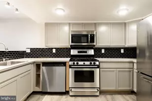 1329 Lombard St, Philadelphia, PA 19147 - Photo 24