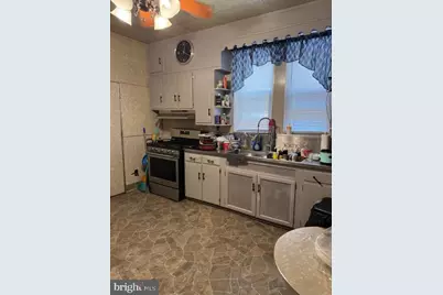 1137 W Wyoming Avenue, Philadelphia, PA 19140 - Photo 10