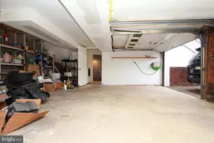 2738 Axe Factory Rd, Philadelphia, PA 19152 - Photo 46