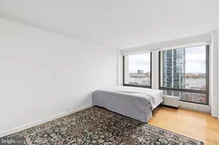 210 Locust St, Philadelphia, PA 19106 - Photo 16