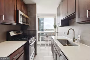 210 Locust St, Philadelphia, PA 19106 - Photo 8