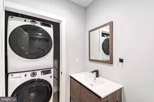 526 Brown St, Philadelphia, PA 19123 - Photo 14