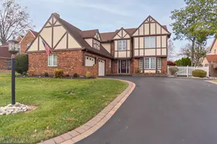 9616 Eden Hall Ln, Philadelphia, PA 19114 - Photo 2