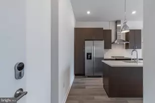 710 N 16th St, Philadelphia, PA 19130 - Photo 2