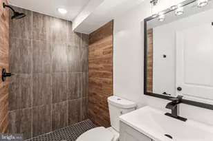 1010 W Arizona St, Philadelphia, PA 19133 - Photo 14