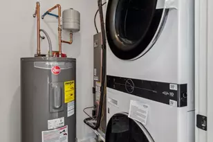 1010 W Arizona St, Philadelphia, PA 19133 - Photo 8