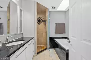 1615 Spruce St, Philadelphia, PA 19103 - Photo 18