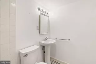 210 Locust St, Philadelphia, PA 19106 - Photo 26