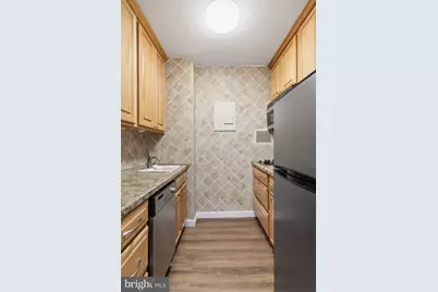 210 Locust Street #21E, Philadelphia, PA 19106 - Photo 32