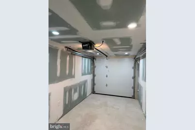 1917 W Spencer Avenue, Philadelphia, PA 19141 - Photo 42