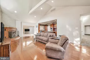 16 S Kings Oak Ln, Philadelphia, PA 19115 - Photo 16