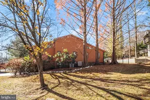 16 S Kings Oak Ln, Philadelphia, PA 19115 - Photo 4