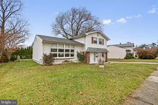 8912 Turton Dr, Philadelphia, PA 19115 - Photo 2