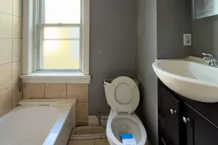 1638 W Victoria St, Philadelphia, PA 19140 - Photo 14