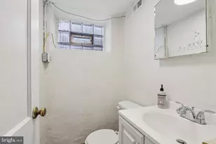 8855 Winchester Ave, Philadelphia, PA 19115 - Photo 32