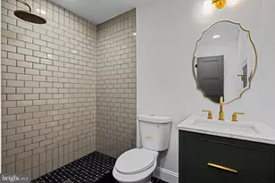 242 Locust St, Philadelphia, PA 19106 - Photo 46