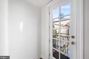 4 Rainey Ct, Philadelphia, PA 19103 - Photo 32