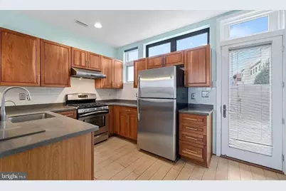 928 Wallace Street, Philadelphia, PA 19123 - Photo 4