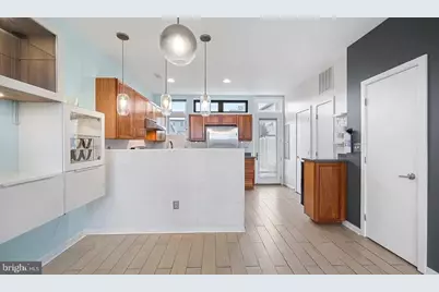 928 Wallace Street, Philadelphia, PA 19123 - Photo 2