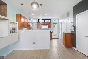 928 Wallace St, Philadelphia, PA 19123 - Photo 2